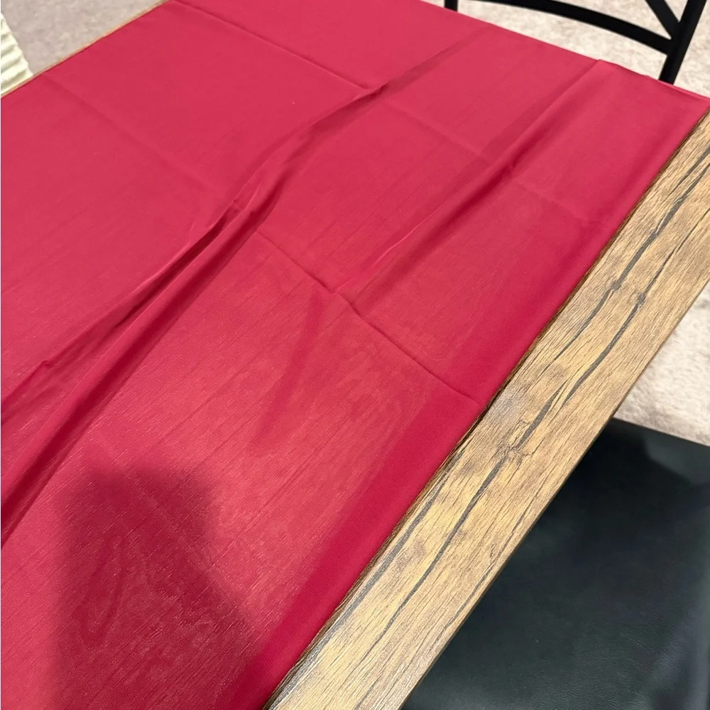 N/A chiffon table